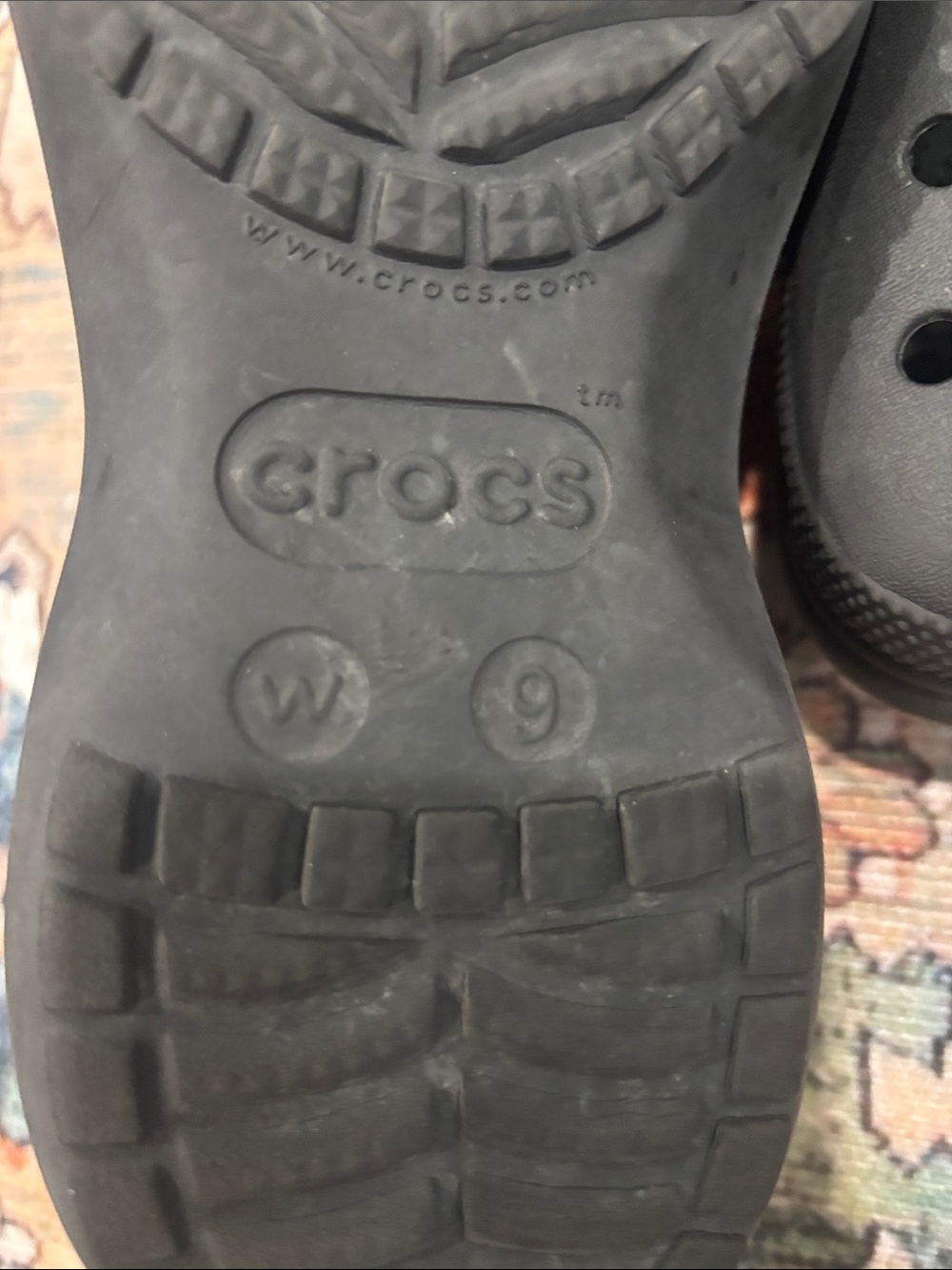 CROCS women’s Black Classic Clog - Picture 2 of 3